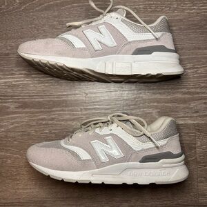 New Balance Women’s Pre Loved 997H Sneakers